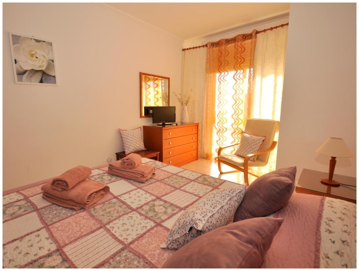 Apartamentos Capitolina Quarteira Exteriör bild