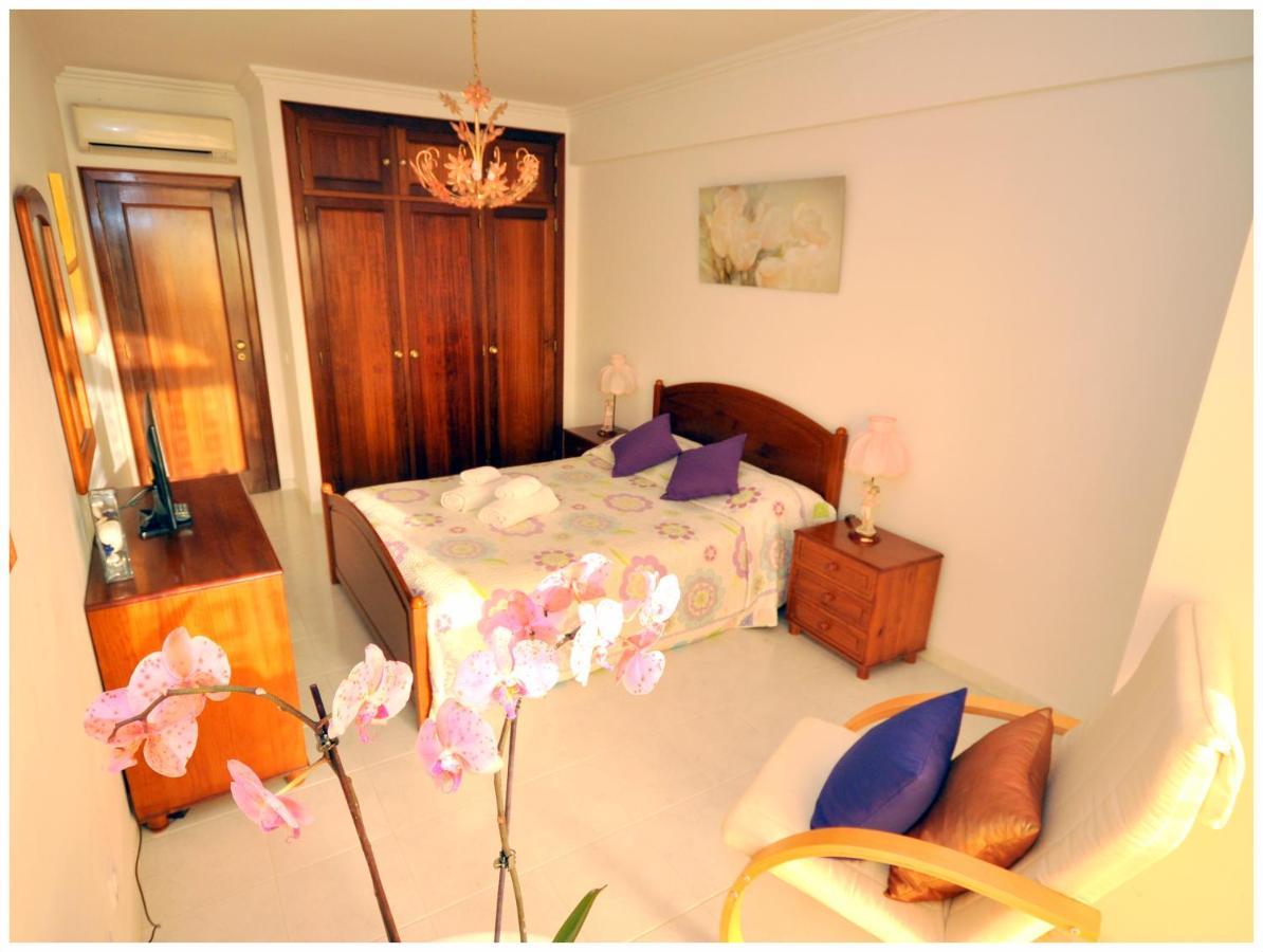 Apartamentos Capitolina Quarteira Exteriör bild