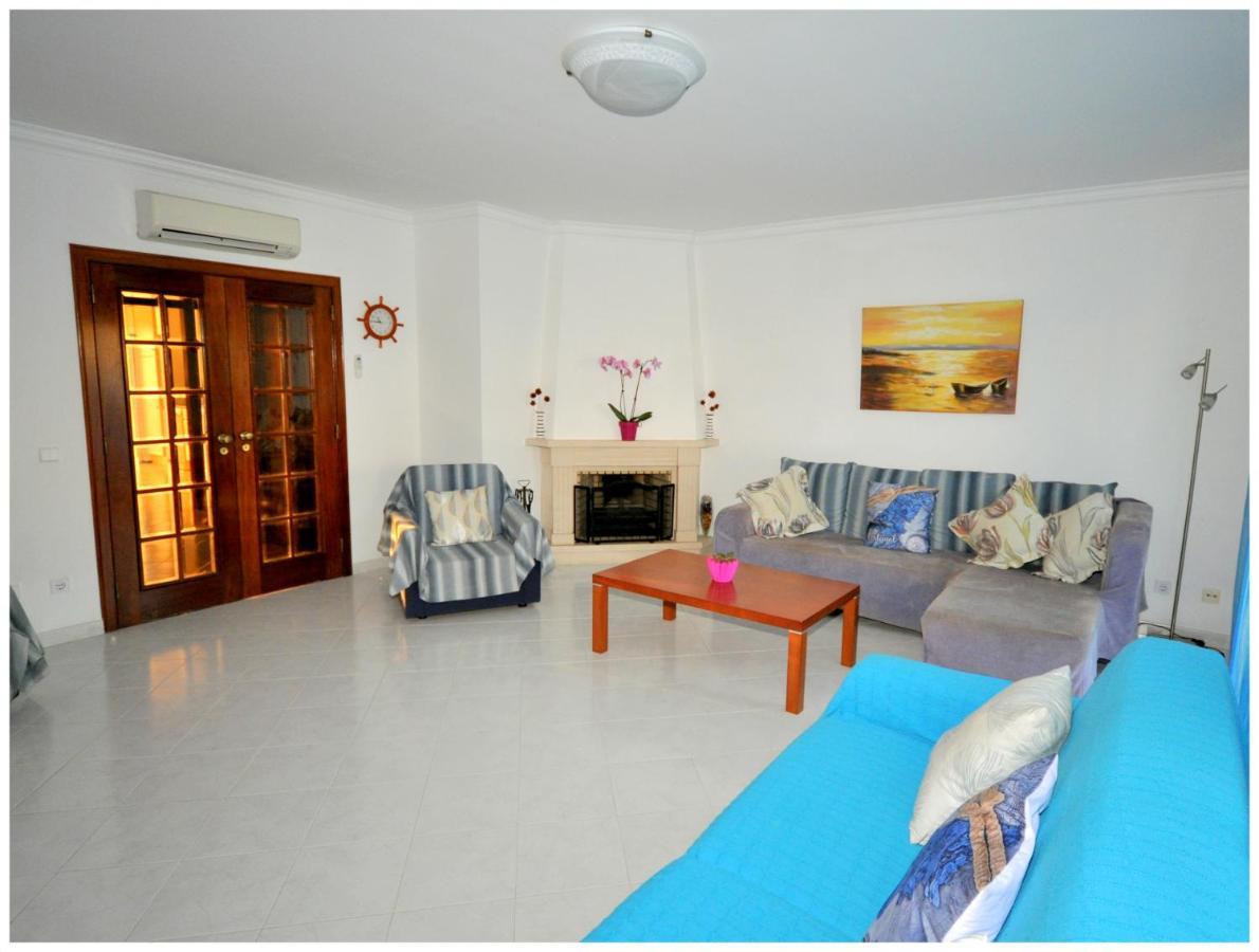 Apartamentos Capitolina Quarteira Exteriör bild