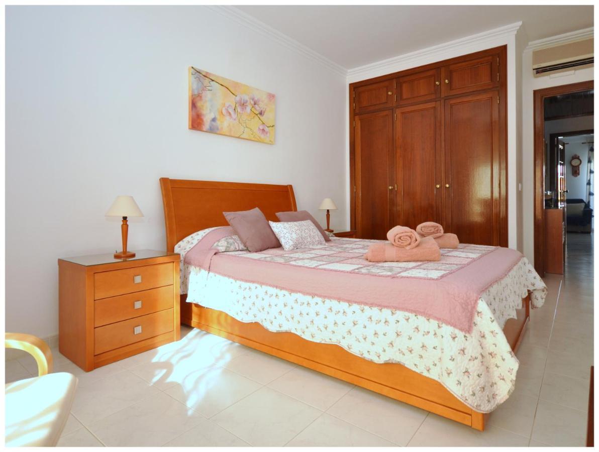 Apartamentos Capitolina Quarteira Exteriör bild