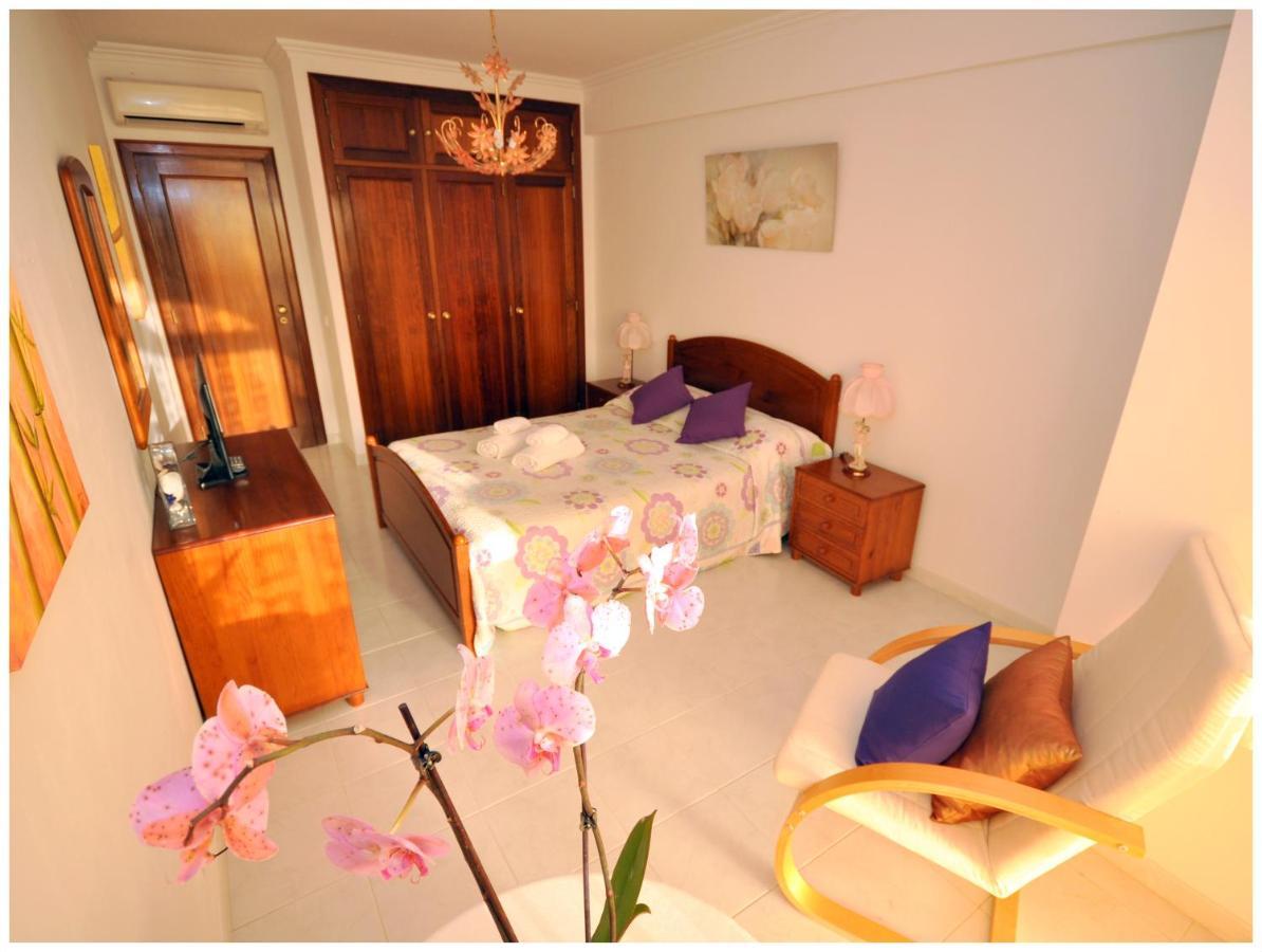 Apartamentos Capitolina Quarteira Exteriör bild