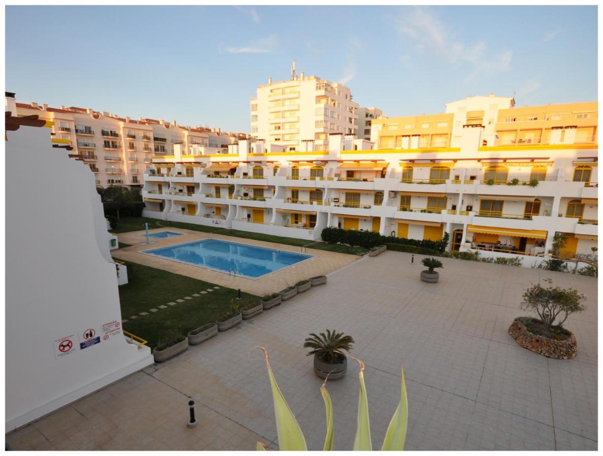Apartamentos Capitolina Quarteira Exteriör bild