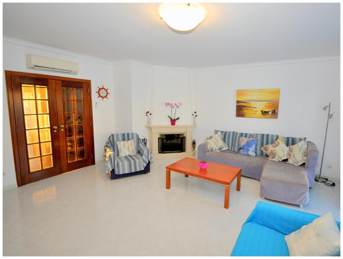 Apartamentos Capitolina Quarteira Exteriör bild