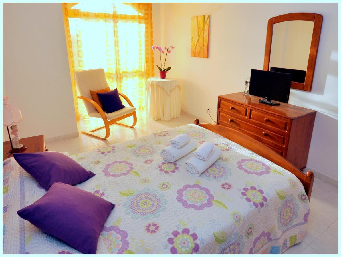Apartamentos Capitolina Quarteira Exteriör bild
