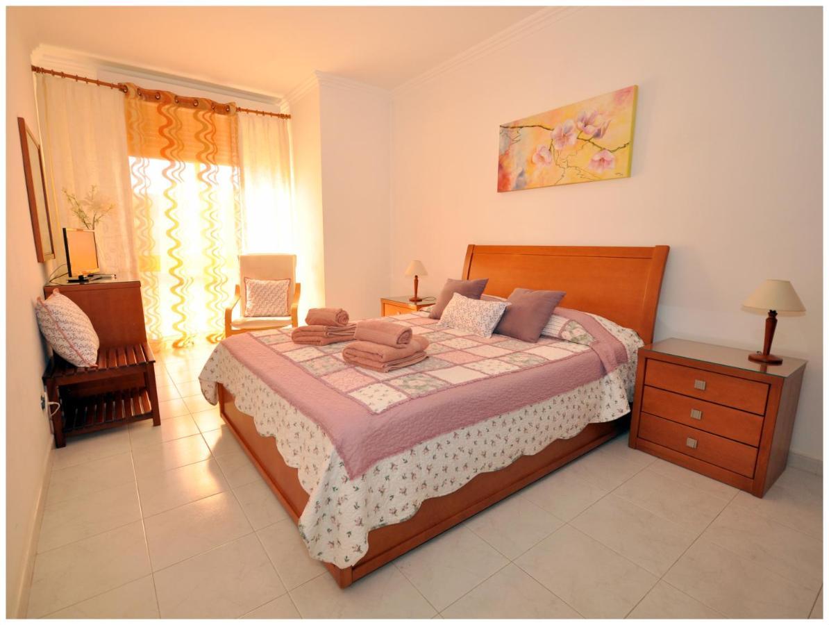 Apartamentos Capitolina Quarteira Exteriör bild